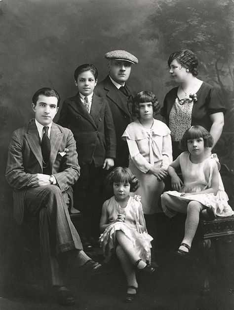 19th Century Family Portrait, 1910s Family Portrait, 1920s Family Photoshoot, 1800s Family Portrait, 1920s Family Portrait, 1920s Family Photo, Vintage Family Photoshoot, 1920s Family, Older Family Photos