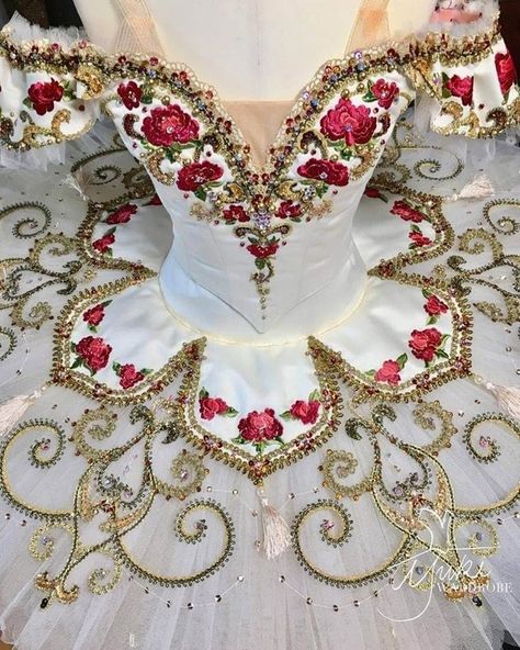 Vestido Charro, Xv Dresses, Mexican Quinceanera, Mexican Quinceanera Dresses, Quinceanera Themes Dresses, Charro Quinceanera Dresses, Red Quince, Gold Quince, Quinceanera Planning