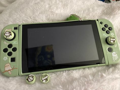 Nintendo Switch Aesthetic Green, Nintendo Aesthetic, Bug Games, Nintendo Lite, Nintendo Switch Case, Retro Gadgets, Nintendo Switch Accessories, Girly Phone Cases, Alvin And The Chipmunks