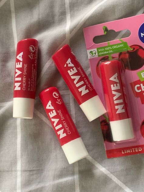 Gloss Nivea, Lips Balm, Nivea Lip Balm, Alat Makeup, Fashion Content, Make Up Inspo, Instagram Makeup, Glow Up Tips, Soft Lips