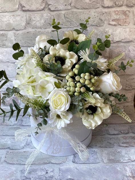 Box Arrangement, Large Hydrangea, Hat Boxes, Hat Box, White Hat, Flower Boxes, Large White, Flower Arrangement, Gift Tag