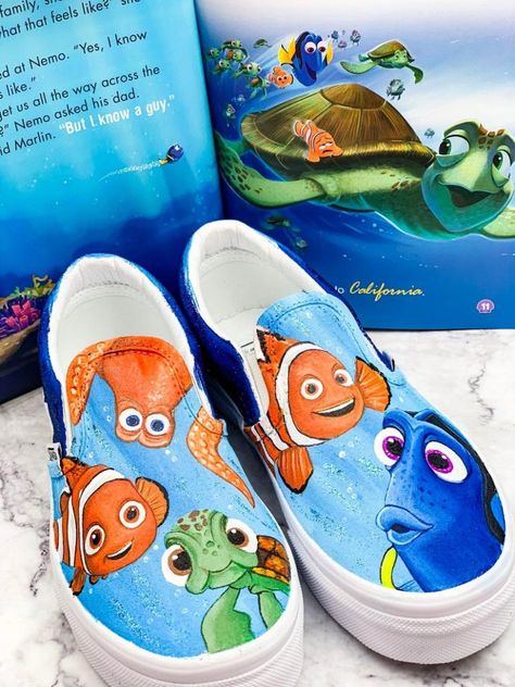 Shoe Art Ideas, Disney Painted Shoes, Disney Sneakers, Painting Shoes, Custom Vans Shoes, Painted Canvas Shoes, Custom Painted Shoes, Disney Vans, Diy Sneakers