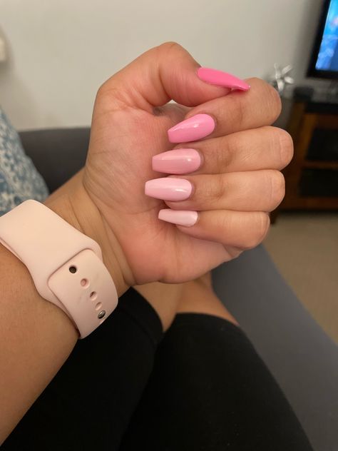 Nails All Different Colors Shades, Pink Nails Acrylic Different Shades, Same Color Nails Different Shades, Pink Tones Nails, 5 Shades Of Pink Nails Acrylic, Light Pink Nails 2023, Fading Pink Nails, Different Color Nails Pink Shades, Pink Nails Dark To Light