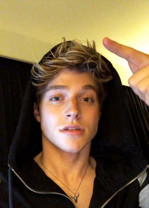 Personaje: Jamie Modelo: ¿? Blake Steven, Teen Wolf Boy, Froy Gutierrez, Swag Boys, Pretty Men, Male Models, Pretty People, Books Wattpad