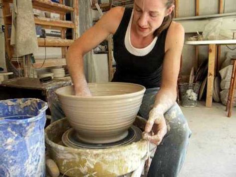 How to throw a large bowl on the potter's wheel . - YouTube Ceramic Tips, Ceramics Videos, Pottery Throwing, Making Pottery, Pottery Lessons, Ceramic Tools, Wheel Throwing, Pottery Videos, Pottery Plate