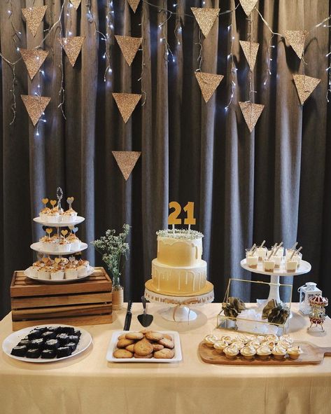 10 Places To Get Dessert Tables In Singapore For IG-Worthy Birthday Parties Birthday Cake Table Ideas, Birthday Cake Table Decorations, Cake Table Decorations Birthday, Cake Table Ideas, Birthday Cake Table, Entertainment Wedding, Cake Table Birthday, Dessert Shots, Homemade Pudding