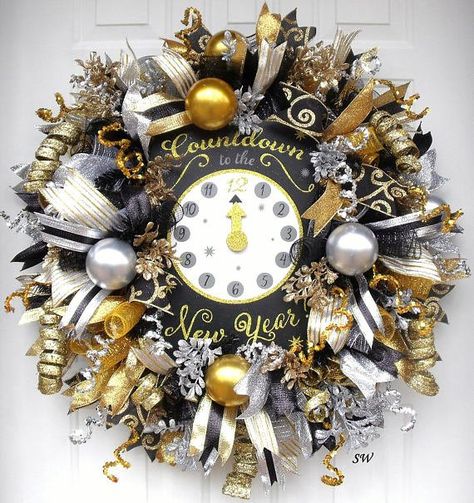 Wall Wreaths, Wreath Business, Wreath Party, New Years Eve Day, Southern Charms, Door Stoppers, Holiday Train, Wall Wreath, Christmas Tree Decorations Diy