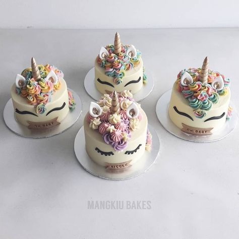 Mini unicorns~ 🦄🦄 Unicorn Bento Cake Design, Unicorn Mini Cake, Cake Workshop, Bento Cake, Unicorn Theme, Mini Cake, Unicorn Cake, Bday Ideas, Birthday Cupcakes