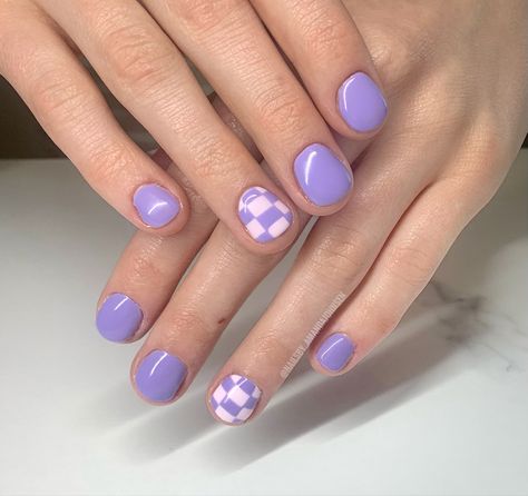 Gel Checkered Nails, Gel Nail Designs Checkered, Gel Nails Ideas Short Purple, Easy Purple Nail Designs, Gel Nail Designs Purple, Purple Short Nails Designs, Purple Checkered Nails, Nail Art Checkered, Electric Purple Nails