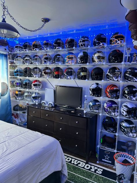 Boys bedroom idea sports memorabilia Nfl Themed Bedroom, Sport Memorabilia Room, Nfl Room Ideas, Nfl Bedroom Ideas, Nfl Bedroom Boys, American Football Bedroom, Football Room For Boys, Football Room Ideas, Sports Room Ideas