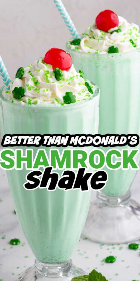 Mint Milkshake Recipe, Homemade Shamrock Shake, Ice Cream Mint, Mint Milkshake, St Patrick's Day Dessert, Shamrock Shake Recipe, Milkshake Recipe Easy, Mint Shake, Shamrock Shake