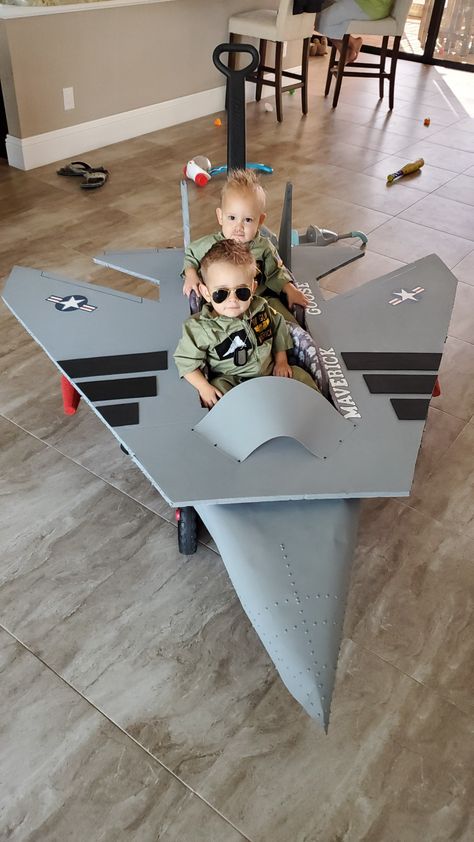 Airplane Costume, Costumes For Babies, Family Themed Halloween Costumes, Maverick And Goose, Themed Halloween Costumes, Boy Halloween Costumes, Halloween Costume Contest, Halloween Boys, Family Halloween Costumes