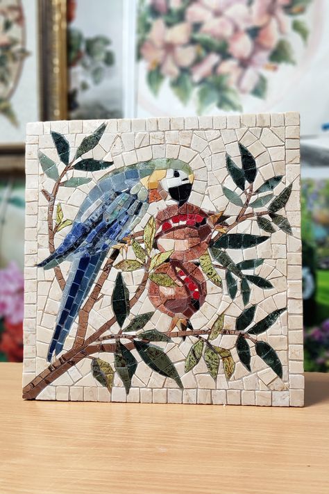 Bordados Tambour, Parrot Painting, Mosaic Home, Mosaic Art Diy, Mosaic Birds, Roman Mosaic, Mosaic Art Projects, Mosaic Tile Art, Mosaic Stained