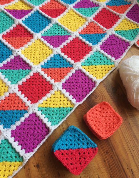 Two-tone granny square tutorial – Poppyseed and Pom Crochet Blanket Rainbow, Granny Square Tutorial, Mulberry Bush, Granny Square Crochet Patterns Free, Crochet Afghan Patterns Free, Crochet Carpet, Crochet And Knitting, Rainbow Crochet, Table Runner Pattern