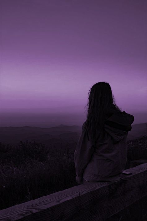 Melancholia Aesthetic, Light Purple Pfp, Melancholy Aesthetic, Midnight Purple, Nature Witch, Purple Vibe, Daisy Wallpaper, Lonely Girl, Purple Sunset