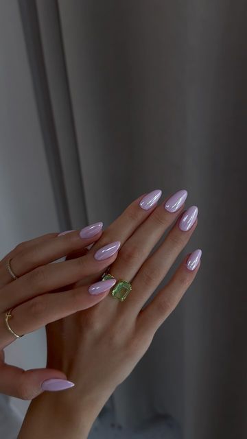 ALBA on Instagram: "Be in love & Crystal chrome from @blueskykosova 🧚‍♀️" Lavender Nails Crome, Nail Designs Lilac, Lilac Chrome Nails, Lavender Chrome Nails, Purple Chrome Nails, Cute Almond Nails, Sparkle Nail Designs, Light Purple Nails, Bday Nails