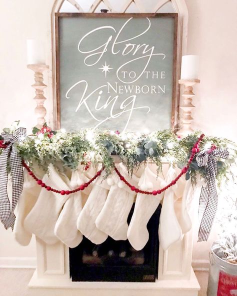 Christmas Sign Over Fireplace, Christmas Sign For Mantle, Glory To The Newborn King Sign, Christmas Sign Above Fireplace, Christmas Mantle Signs, Fireplace Ideas Christmas, Christmas Fireplace Ideas, Stairs Remodeling, Christmas Mantle Ideas