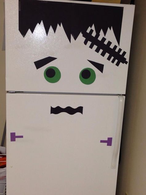 Our Frankenstein fridge! Fun craft for the kids with nothing but construction paper! Halloween Dorm, Halloween Office Party, Office Halloween Decorations, Halloween Office, Halloween Decorations For Kids, Construction Paper Crafts, Fridge Decor, Diy Halloween Decor, Adornos Halloween