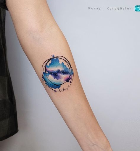 jaw-dropping watercolor tattoos © tattoo artist KORAY • KARAGÖZLER @koray_karagozler 💟👑💟👑💟👑💟👑💟 Watercolor Background Tattoo, Wanderlust Tattoos, Watercolor Galaxy Tattoo, Galaxy Tattoos, Tattoos Cartoon, Dreamcatcher Tattoos, Watercolor Tattoo Artists, Sky Tattoo, Watercolour Tattoos