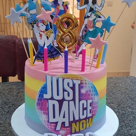 Just Dance Cake Ideas, Just Dance Party Ideas Birthdays, Dance Party Cake Ideas, Just Dance Party Ideas, Dance Party Cake, Dance Birthday Cake, Dance Party Theme, 9th Birthday Cake, Dance Cakes