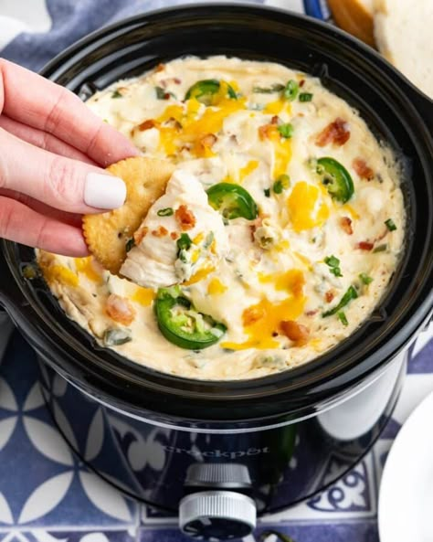 Crockpot jalapeno popper dip served up in a slow cooker with a hand dipping a cracker. Spicy Dip Recipes, Popper Dip Recipe, Dip Recipes Crockpot, Jalapeno Popper Dip Recipe, Slow Cooker Dips, Mom Meals, Jalapeno Popper Recipes, Jalapeno Popper Dip, Crock Pot Dips