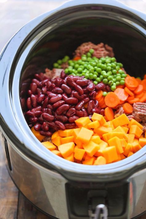 DIY Pet Recipes For Treats and Food - Easy Crockpot Dog Food - Dogs, Cats and Puppies Will Love These Homemade Products and Healthy Recipe Ideas - Peanut Butter, Gluten Free, Grain Free - How To Make Home made Dog and Cat Food - http://diyjoy.com/diy-pet-recipes-food Crockpot Dog Food, Healthy Dog Food, Diy Dog Food, Make Dog Food, Food Dog, Healthy Dog Food Recipes, Healthy Crockpot, Dog Recipes, Dog Treat Recipes