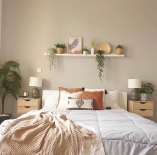 Floatingshelves Boho Above Bed Shelf, Shelf Over Bed With Plants, Above The Bed Picture Ideas, Bed With Floating Shelf Above, Bedroom Decor Floating Shelves, Shelf Over Bed Ideas Boho, Shelf Above Bed With Pictures, Decorative Shelf Above Bed, Shelving Above The Bed