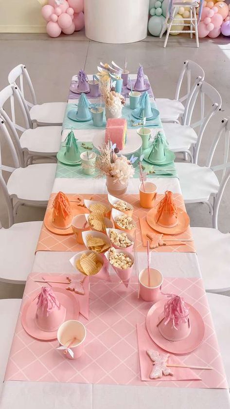 Pastel Party Table Decor, Rainbow Table Set Up, Pastel Color Party Ideas, Pastel Table Setting Birthday Parties, Rainbow Birthday Party Table Set Up, Kids Rainbow Party Table, Unicorn Party Table Setting, Rainbow Party Table Decor, Kids Birthday Party Table Set Up