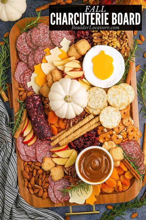 Charcuterie Board Ideas Thanksgiving, Thanksgiving Charcuterie Board Ideas, Fancy Cheese Board, Pumpkin Cream Cheese Dip, Crockpot Drinks, Turkey Cheese Ball, Thanksgiving Charcuterie Board, Thanksgiving Veggies, Fall Charcuterie Board