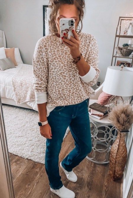 Comfortable Fall Outfits, Summer Autumn Outfit, Beverly Ennis Hoyle, Ladies Outfits, Capsule Wardrobe Women, Waffle Henley, B And B, Winter Pins, Walmart Fashion