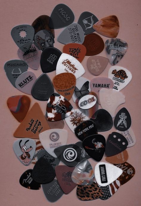 Guitar Picks Aesthetic, Celebrity Skin, Cool Electric Guitars, Music Wallpaper, Guitar Picks, Britney Spears, Aesthetic Wallpaper, Collectable Items, Electric Guitar