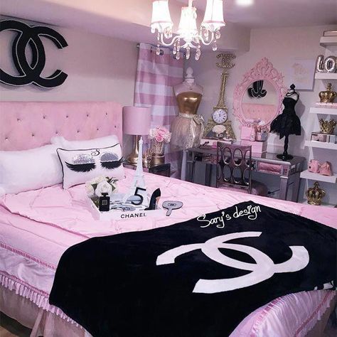 Chanel Room, Pink Bedroom Design, Hood Girls, Pink Bedroom Decor, Cute Bedroom Ideas, Dekorasi Kamar Tidur, Pink Bedrooms, Girl Bedroom Designs, Teen Bedroom Decor