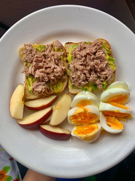 Tostadas con aguacate y atunhuevo cocidomanzana picada Makanan Rendah Kalori, Prettiest Celebrities, Healthy Food Menu, Resep Diet, Healthy Food Inspiration, Easy Healthy Meal Prep, Trening Fitness, Makanan Diet, Healthy Food Dishes