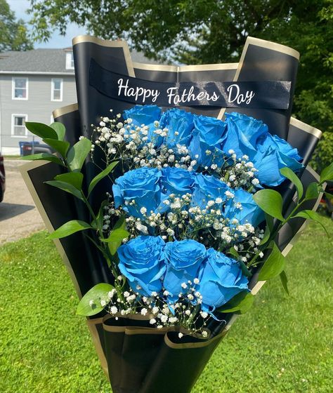 Father’s Day flat bouquet💙 . . . . . . #explorepage #smallbusiness #beginnerflorist🎀 #flatbouquet #fathersdaybouquet #happyfathersday #blueroses Beautiful Roses Bouquet, Blue Roses, June 16, Rose Bouquet, Happy Father, Happy Fathers Day, Bouquets, Florist, Fathers Day