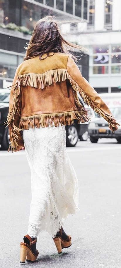 24 Outfit Ideas With Fringed Jackets 2023 Fringe Coat Outfits, Fringe Leather Jacket Outfit, Suede Fringe Jacket Outfit, Fringe Jacket Outfit, Vintage Fringe Jacket, Cowgirl Fringe, Jackets Outfit, Jackets 2022, Leather Fringe Jacket