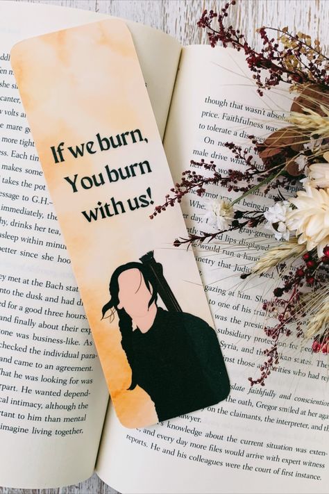 The Hunger Games Bookmarks, Bookmarks Hunger Games, Hunger Games Bookmark, Bts Bookmark, Hunger Games Crafts, Book Rebinding, Book Club Activities, Hunger Games Party, Homemade Bookmarks