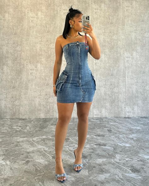 Short Denim Dress Outfit, Denim Dress Outfit Black Women, Classy Style Outfits, Denim Dress Outfit, Jean Outfit, Rihanna Looks, Hip Muscles, Birthday Board, Denim Mini Dress