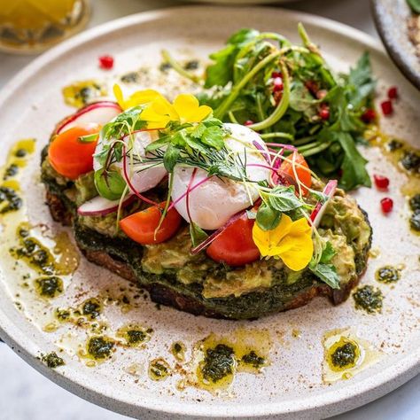 Cafe Meals, Bistro Breakfast, Avo On Toast, Healthy Diners, Organic Supermarket, Brunch Table Setting, Cafe Breakfast, Avo Toast, Instagram Breakfast