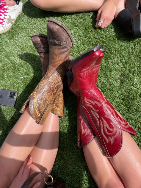 Asthetic Cowgirl Boots Picture, Red Leather Cowboy Boots, Cowgirl Boots Red, Red Boots Outfit Western, Brown Cowgirl Boots Outfit, Red Cowgirl Boots Outfit, Red Western Boots, Boots And Hearts, Cowgirl Boots Brown