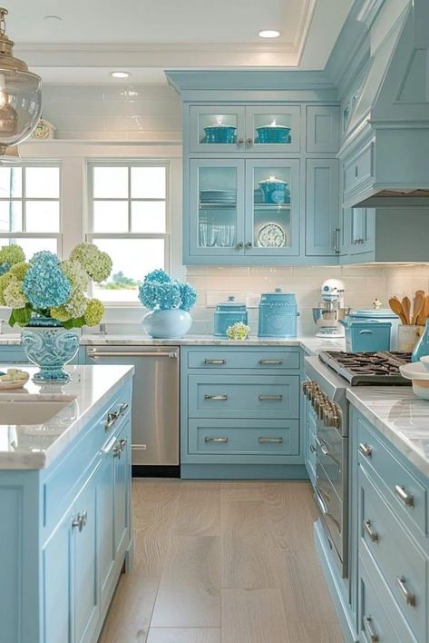 Best Kitchen Colors, Coastal Kitchen Decor, Beach House Kitchens, Kitchen Colour Schemes, Blue Cabinets, Coastal Kitchen, Kitchen Color, Kitchen Trends, Functional Kitchen