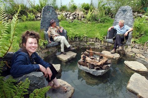 Mary Reynolds, Eco Therapy, Land Ideas, Celtic Ireland, Irish Garden, Hippie Garden, Park Life, Landscape Inspiration, Stone Circle