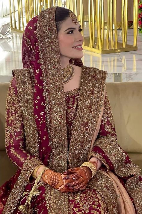 Abida Dada Bridal, Pakistani Baraat Dresses, Bridal Barat Dresses Pakistani, Pakistani Bridal Dupatta Draping Styles, Pakistani Reception Bride, Baraat Dress Pakistani Bridal Wear, Nikkah Dress Pakistani, Shadi Aesthetic, Walima Dresses Pakistani Brides