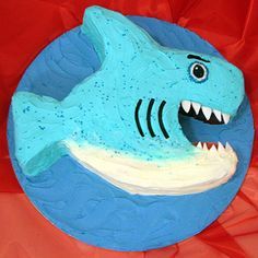 Shark cake! #denier I thought of Bug when I saw this!! Easy Shark Birthday Cake, Easy Shark Cake Ideas, Easy Shark Cake, Shark Cakes, Shark Birthday Cakes, Novelty Birthday Cakes, Shark Cake, Ocean Birthday, Cupcake Shops