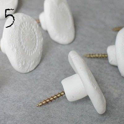 Clay Hooks Diy, Clay Wall Hooks, Fimo Clay Ideas, Diy Wall Hooks, Clay Hooks, How To Make Drawers, Diy Door Knobs, How To Make Ceramic, Furniture Make