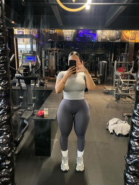 Gym Ig Pics, Curvy Toned Workout Women, Fitness Lifestyle Aesthetic Plus Size, Curvy Gym Body Type, Cute Gym Outfits Black Women, Thick Fit Aesthetic, Slim Thick Gym Body Reference, Fit Gym Women, 150 Lbs Women 5'3