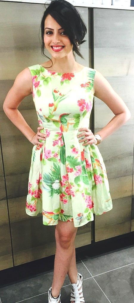 Shrenu Parikh School Life Love Story, Shrenu Parikh, School Life, Graduation Dress, Short Dresses, Crown Jewelry, Summer Dresses, Crown, Actresses