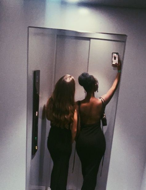 Interracial Best Friends Aesthetic, Girl Aesthetics, Black And White Girl, Girl Friendship, Female Friendship, Best Friends Aesthetic, Cute Friend Photos, Bestie Goals, Friend Goals