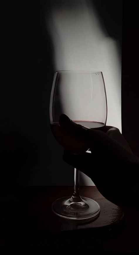 Elegant Woman Aesthetic Photography, Holding Wine Aesthetic, Drinking Wine Aesthetic Dark, Glass Of Red Wine Aesthetic, Wine Glass Aesthetic Dark, Wines Aesthetic, Woman Drinking Wine Aesthetic, Wine Aesthetic Wallpaper, Glass Of Wine Aesthetic