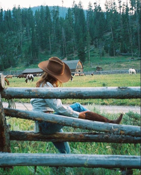 Female Rancher Aesthetic, Flatland Cavalry, Ranch Girl, Country Girl Aesthetic, Cowgirl Life, Miley Stewart, Country Girl Life, Western Life, Cowgirl Aesthetic