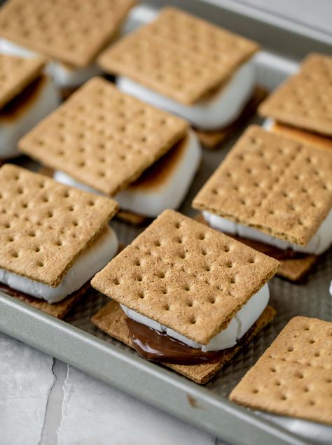 sheet pan s'mores Sheet Pan S’mores, Baked S’mores, Sheet Pan Smores, Easy Smores Bars, Sheet Pan Desserts, Oven Smores, Smores Party, Marshmallow Desserts, Smores Dessert